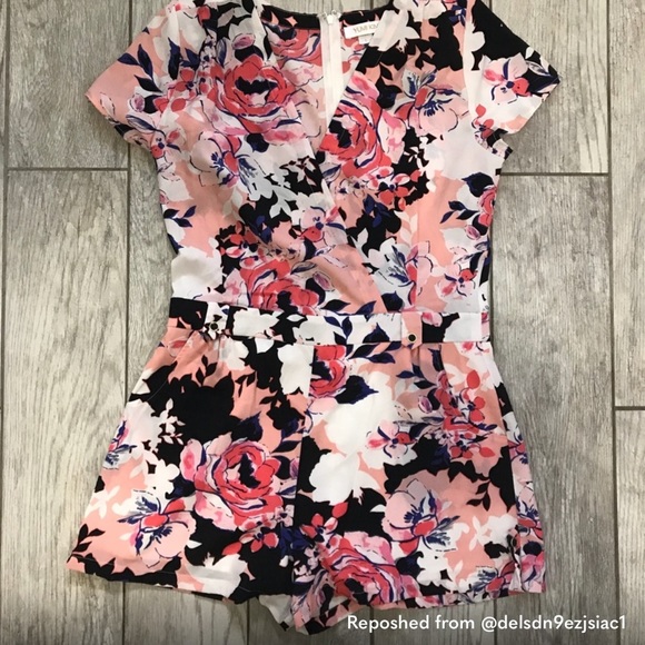 🔵Yumi Kim floral romper Size L - Picture 1 of 4